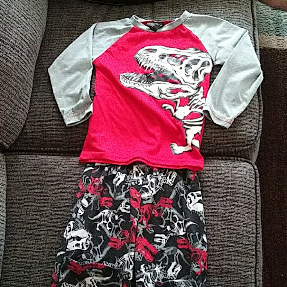 2 pc pajama set. Size 4t